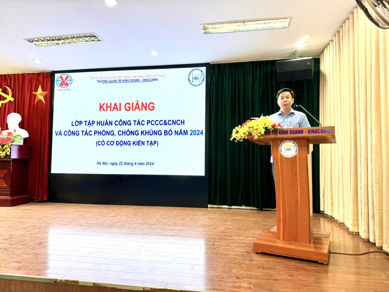 Ông Phạm Văn Khôi - Phó Trưởng ban - Ban Bảo vệ - TKV phát biểu Khai giảng lớp học. 