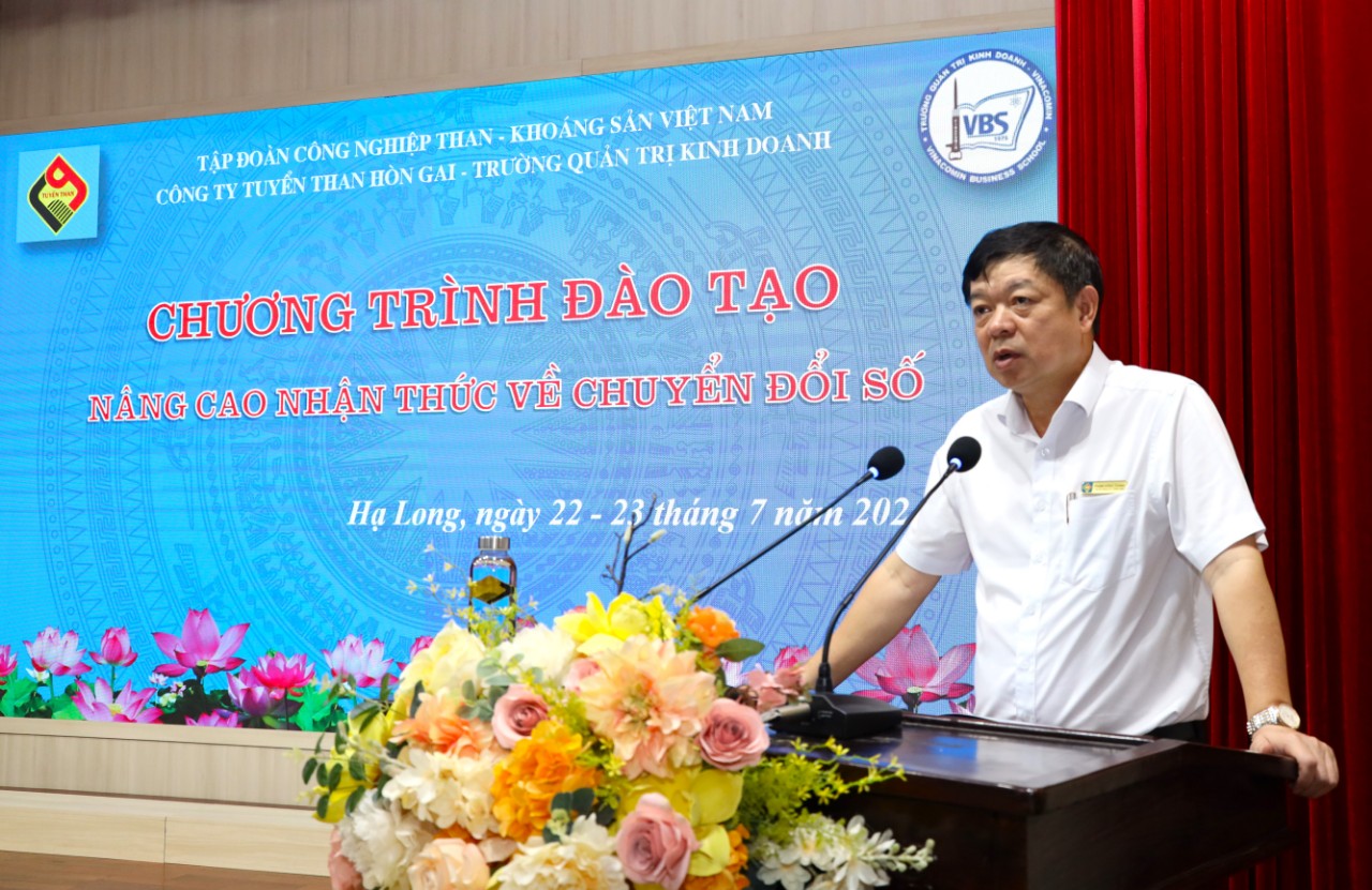 Ông Phạm Hồng Thanh - Giám đốc Công ty phát biểu khai mạc lớp học