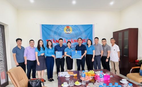 Công đoàn TKV thăm, tặng quà động viên CNCB Trạm Chế biến và Kinh doanh than Kim Thành - Công ty CP Kinh doanh than Miền Bắc.