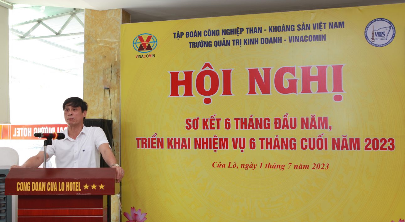 Đồng chí Phạm Đăng Phú - Bí thư chi bộ, Hiệu trưởng nhà trường phát biểu tại Hội nghị