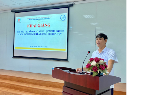 Ông Phạm Đăng Phú – Hiệu trưởng VBS phát biểu khai giảng lớp học.