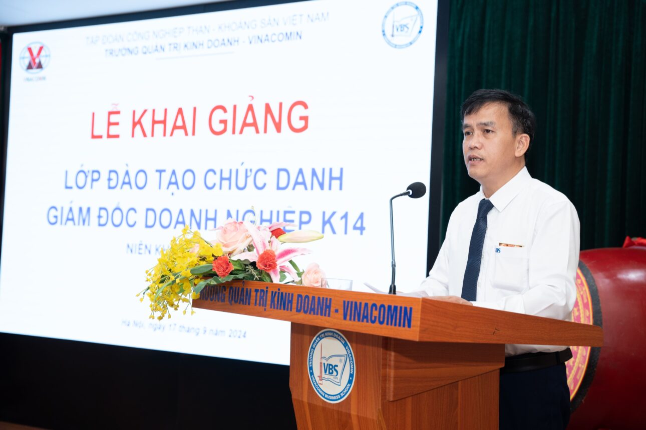 Đồng chí Ngô Xuân Khoa - Hiệu trưởng Trường Quản trị kinh doanh - Vinacomin phổ biến chương trình học tập