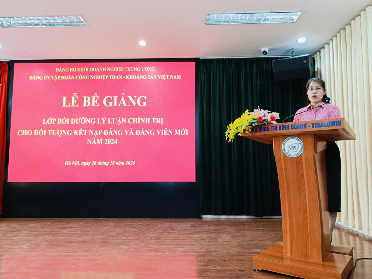 Đồng chí Nguyễn Thị Thùy Linh - Ủy viên Ban chấp hành Đảng bộ Tập đoàn, Phó Trưởng ban Tuyên giáo Đảng ủy Tập đoàn.